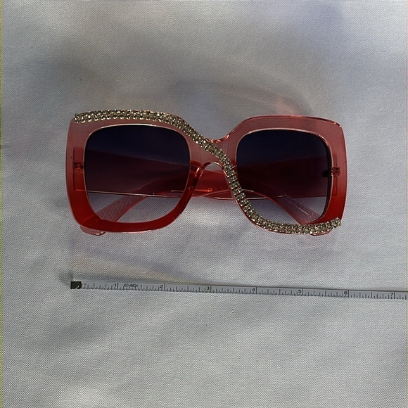 RED SQUARE RHINESTONE SUNGLASSES W/FREE CASE ✨✨✨ - Picture 2 of 7